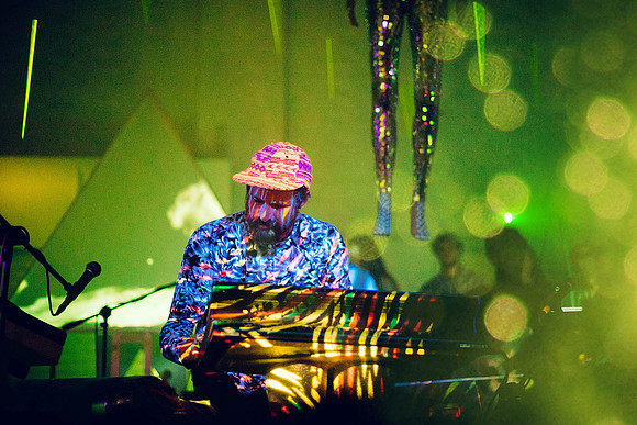 Plastic_Mermaids_Prisms_Cowes_016a