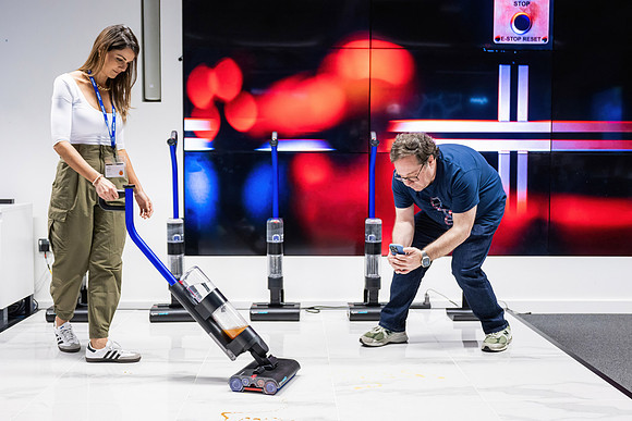 DYSON_W16_TUE_119